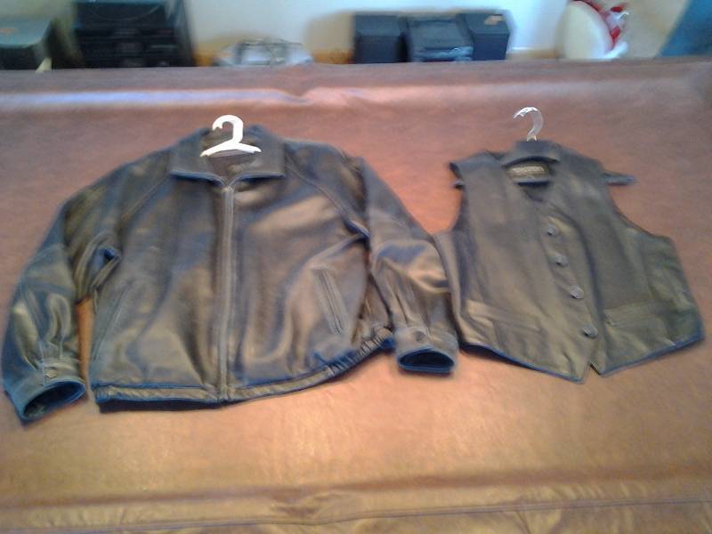 lot 173 image: Mens Leather Wilsons Jacket with Zip Out Liner Size XL & Leather Vest Medium