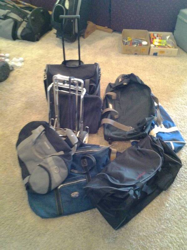 lot 190 image: Large Variety Of Duffel Bags, Travel Bags, Rolling Bags