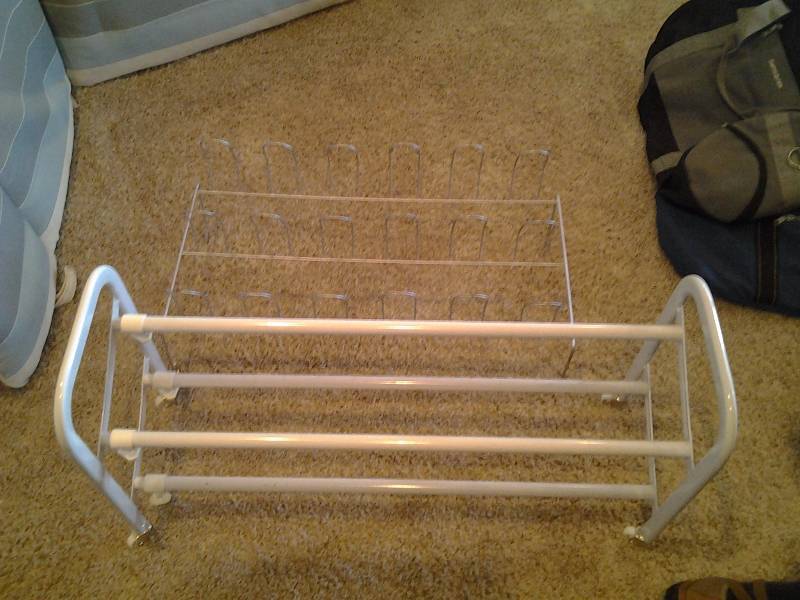 lot 191 image: 2-Shoe Racks