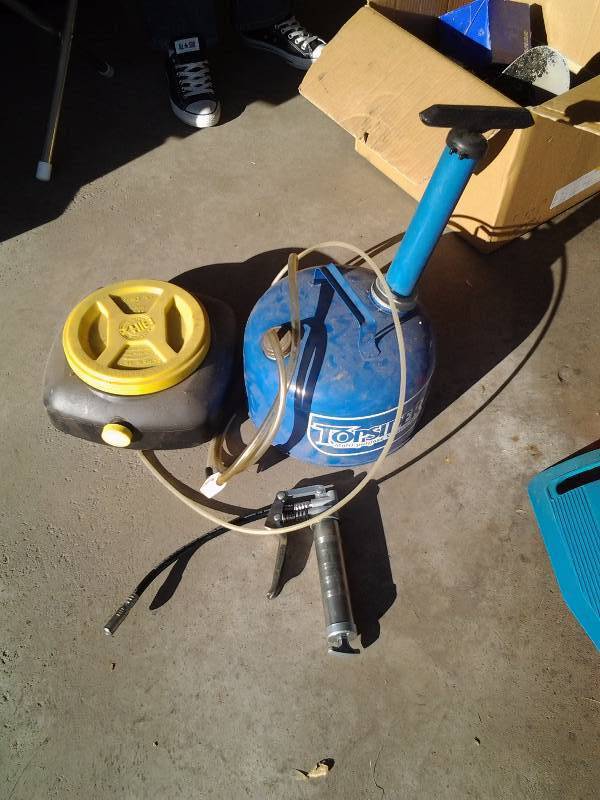 lot 220 image: Grease Gun, Vacuum Pump, Oil Drain Pan