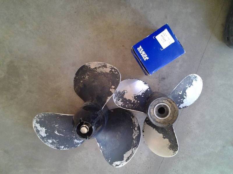 lot 222 image: Volvo Dual Prop Set