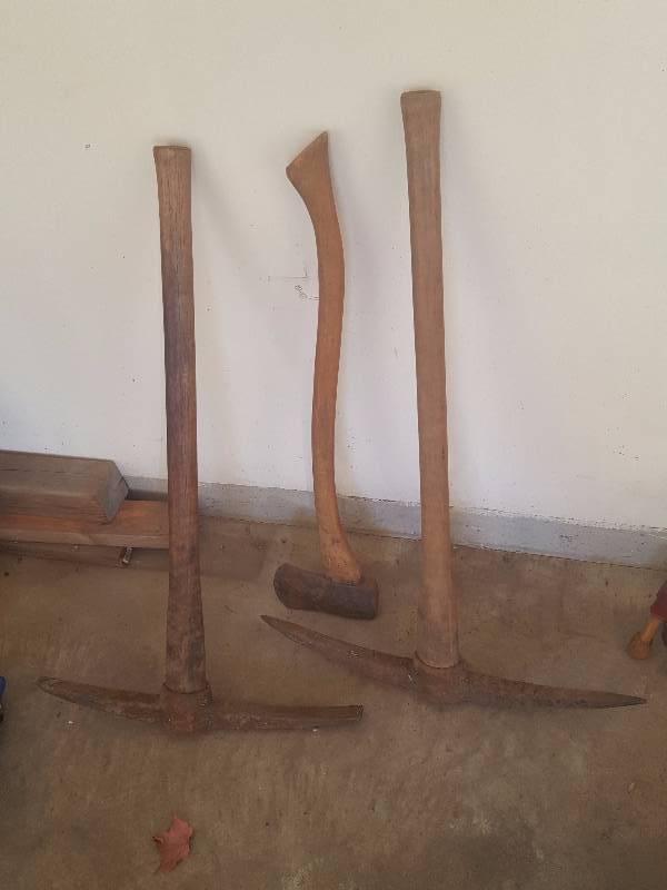 lot 200 image: 2-Picks, 1-Axe