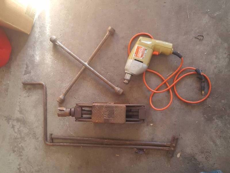 lot 208 image: Black & Decker 38 Drill, Tire Wrench & Old Scissor Jack