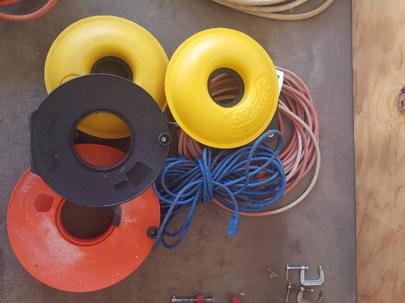 lot 197 image: 2-Extension Cords, 4-Cord Reels