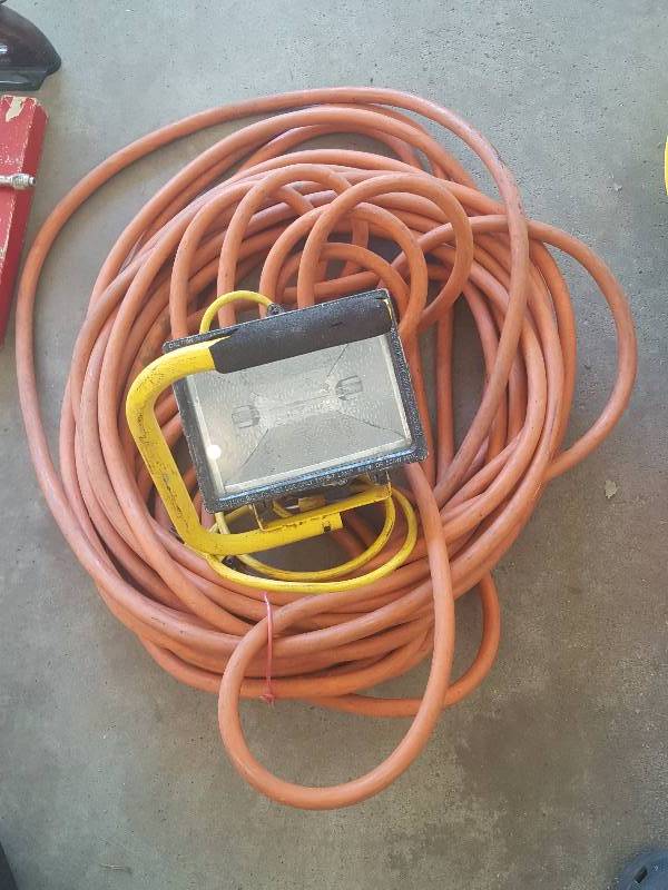 lot 210 image: Heavy Duty 100 Ft Extension Cord & Halogen Work Light