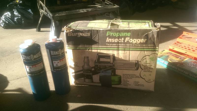 lot 234 image: Propane Insect Fogger With 2-Cans Propane