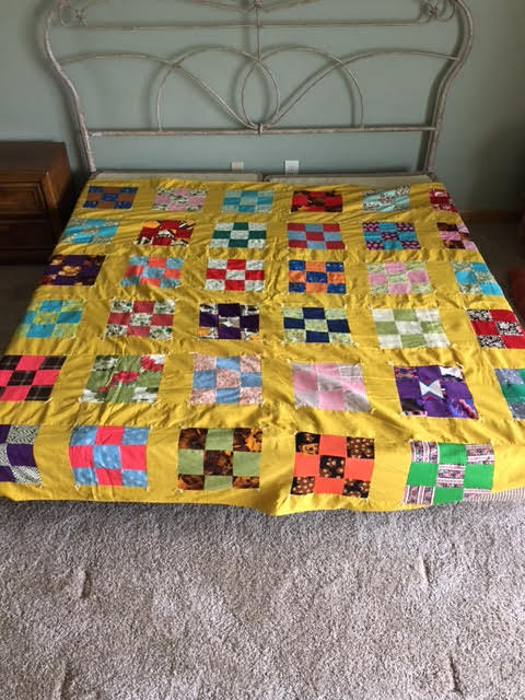 lot 31 image: Vintage 9-Square Hand Made Quilt (Heavy)