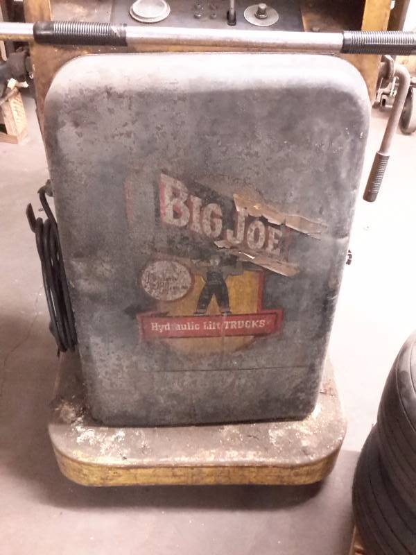 BIG JOE Hydraulic lift truck