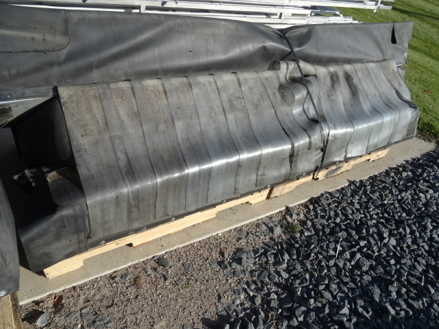 lot 206 image: Dock Semi Trailer Seals