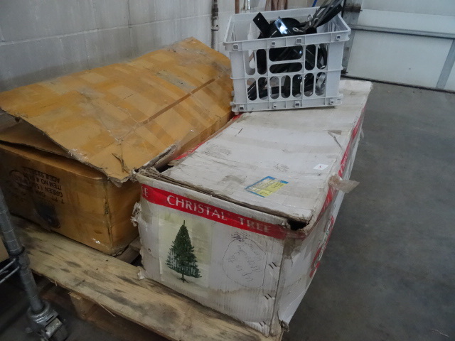 lot 3 image: 2 Artificial Christmas Trees