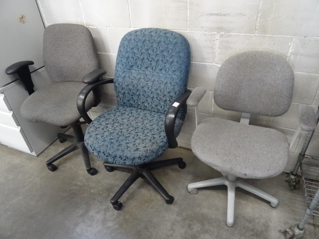 lot 22 image: 3 Office Chairs on Wheels