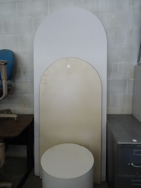 lot 30 image: Round End Table and 2 Laminate