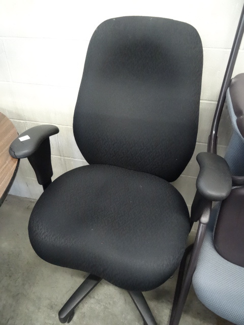 lot 39 image: 2 Office Chairs on Wheels
