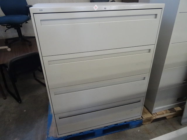 lot 48 image: 42 Metal 4 Drawer Lateral File
