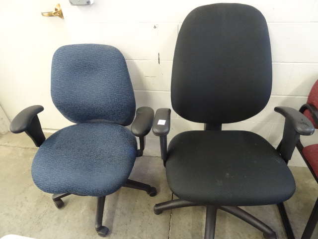 lot 54 image: 2 Office Chairs on Wheels
