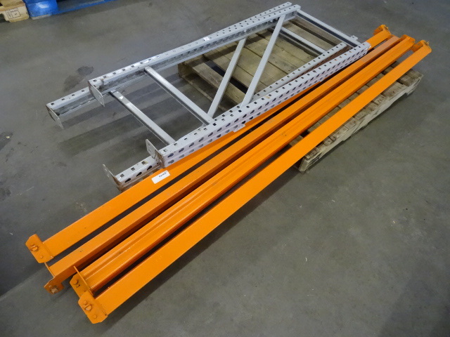 lot 78 image: Tear Drop Pallet Racking 2 Uprights