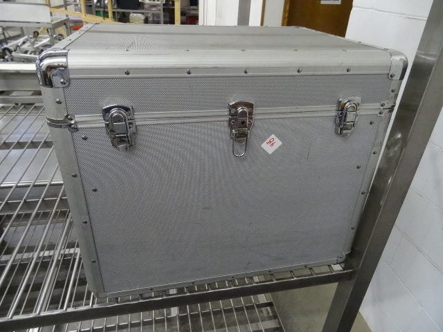 lot 86 image: Empty Aluminum Case  24 X 18 X 20