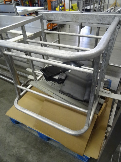 lot 88 image: Aluminum Cart 28 X 33 X 36 Misc Alum