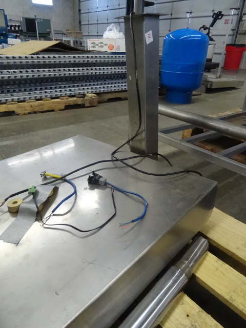lot 112 image: Stainless Scale Missing Digital Feed