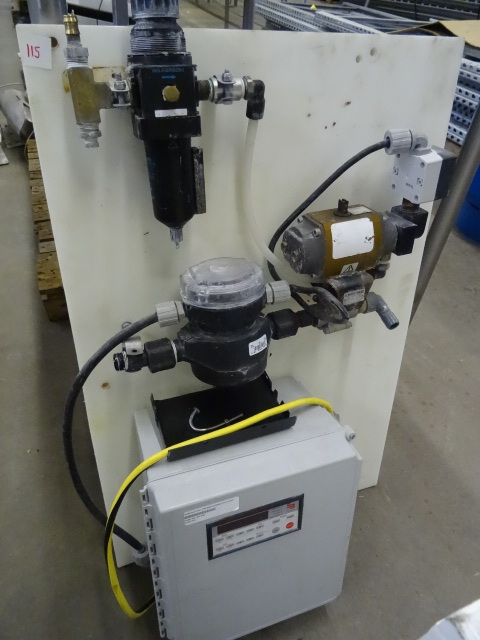 lot 115 image: Air Powered Pump with Electronic