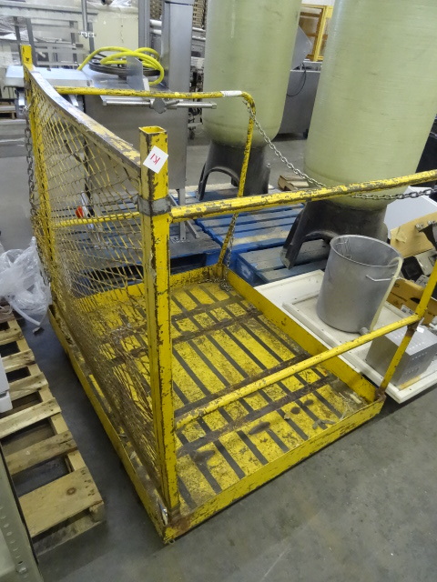 lot 131 image: Forklift Man Cage 48 X 41 X 50