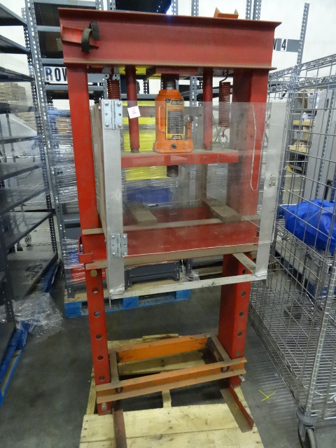 lot 138 image: 20 Ton Hydraulic Shop Press