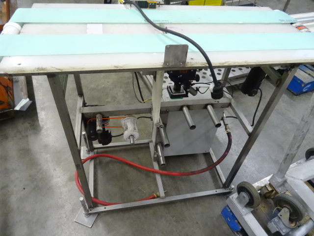lot 143 image: Conveyor Bottom Side Labeler,