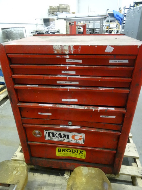 lot 168 image: 8 Drawer Tool Box No Key 27 X 20 X 34