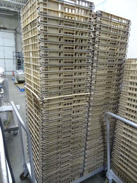 lot 182 image: Stackable Meat Totes 24 x 20, Qty 61,