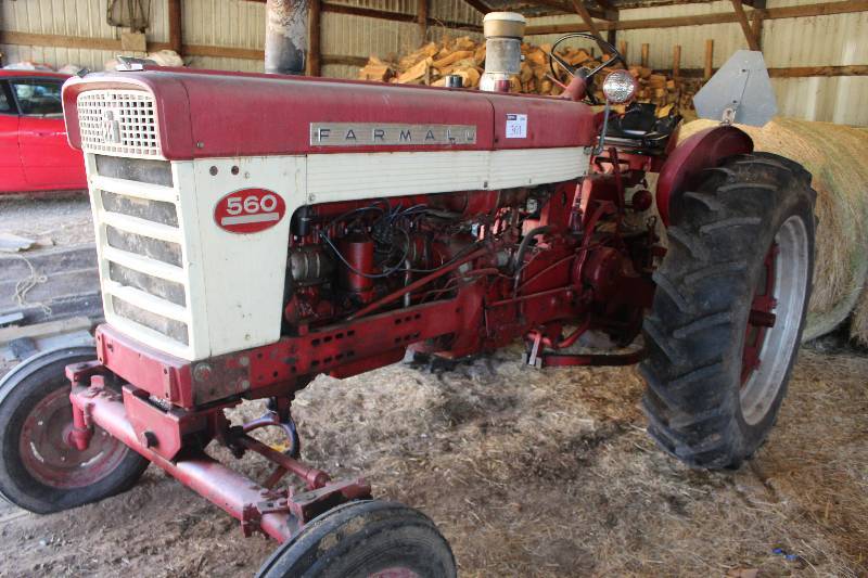 lot 301 image: International Harvester Farmall 560 Tractor
