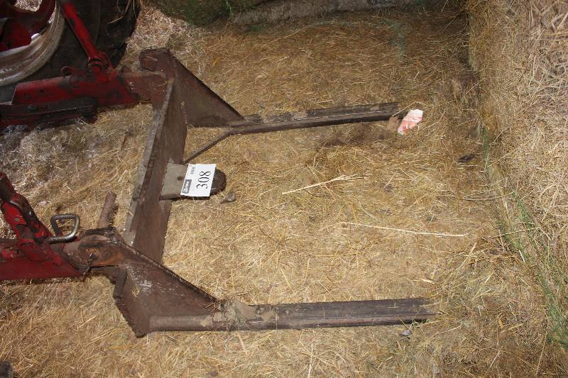 lot 308 image: Circle Hay Holder For Tractor Use