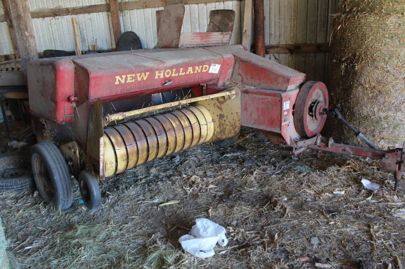 lot 305 image: New Holland Baler