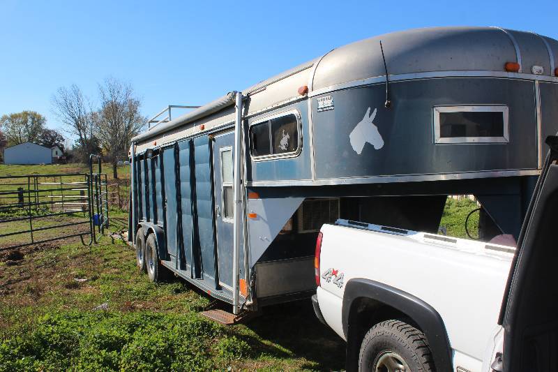 1980 McQuerry 5th Wheel Horse Trailer Mondovi WI. Farm Equipment KBID