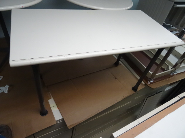 48 x 24 x 28 table with metal legs