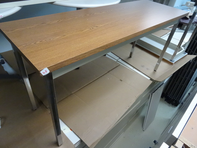 60 x 20 x 29 table with metal legs
