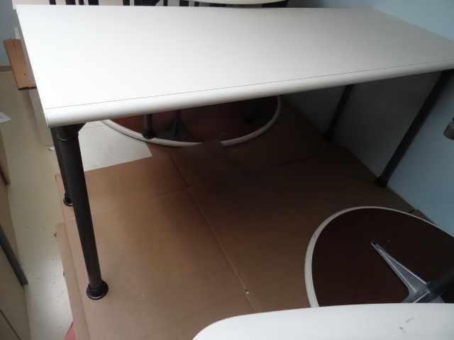 60 x 20 x 29 table with metal legs