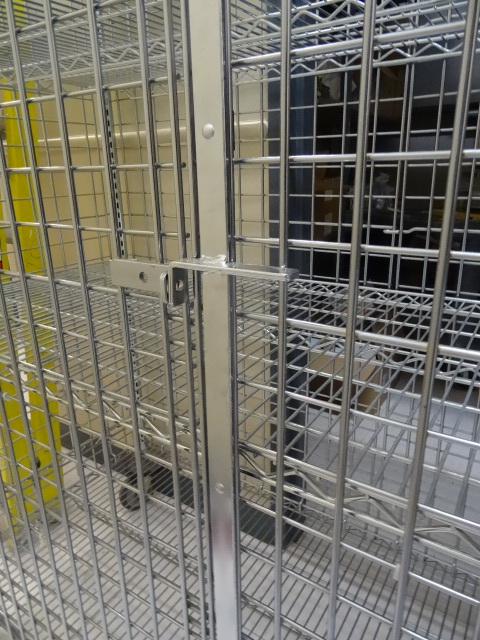 Metro wire rack lock up unit