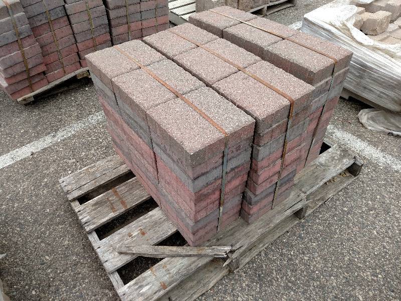 (81) Cobble Large Square, Millstrea...