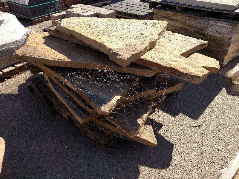 2020 lbs. Razorback Ridge Flagstone...