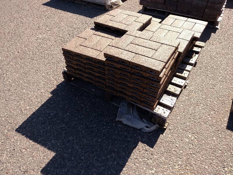(30) 16x16 Grids 4x8 Paver, Vast Ta...