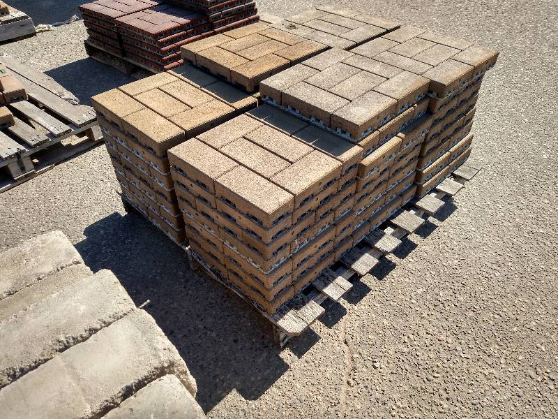 (46) 16x16 Grids 4x8 Paver, Brown...