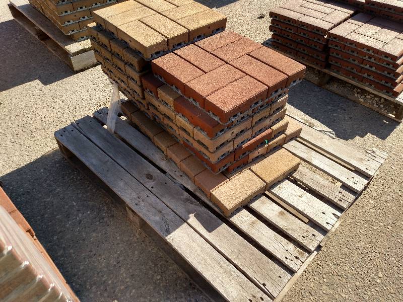 (15) 16x16 Grids 4x8 Vast Paver, As...