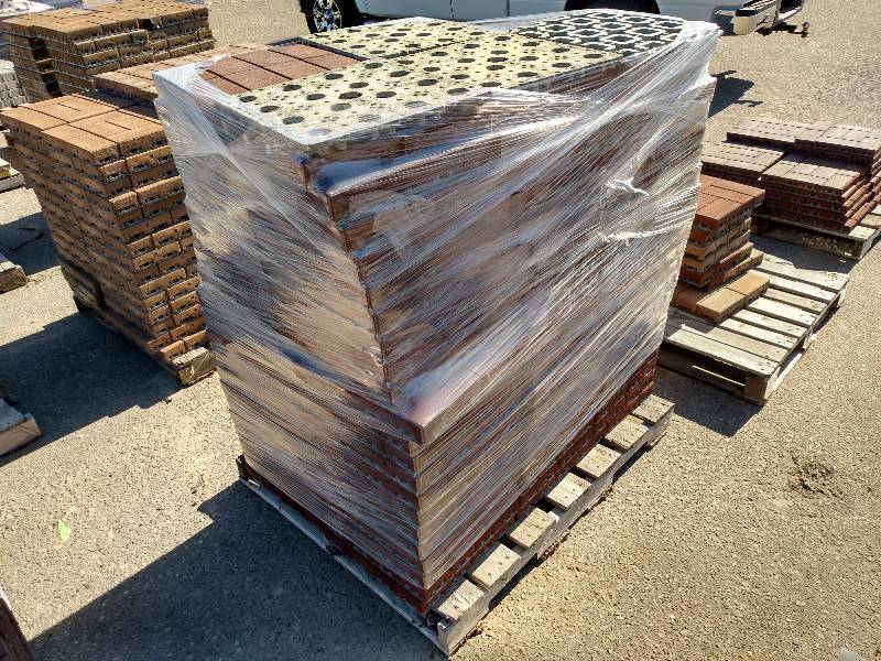 (88) 16x16 Grids 4x8 Vast Paver, Re...