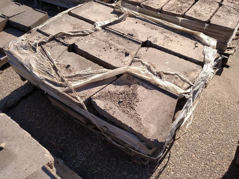 (27) Highland Retaining Block, Iron...