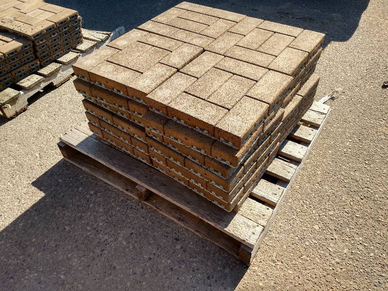 (28) 16x16 Grids 4x8 Vast Paver, Ta...