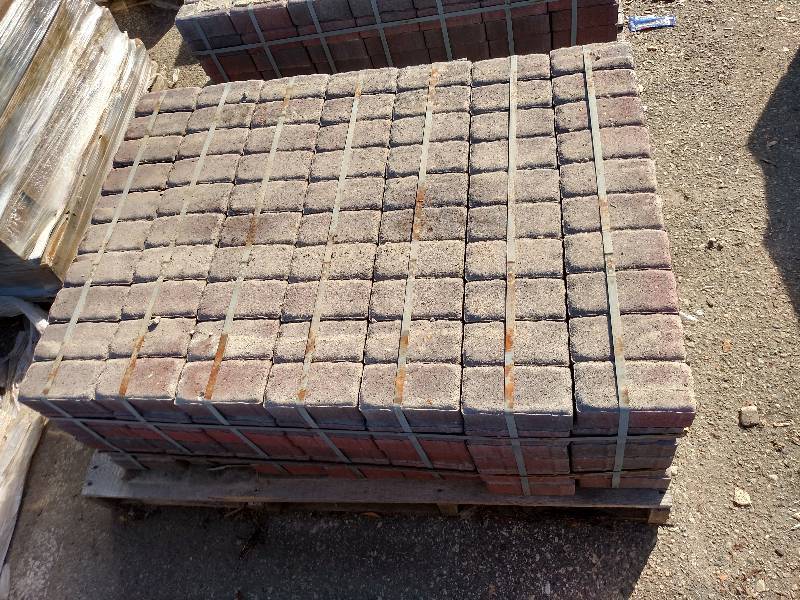(420) Borgert Cobble Paver, Millstr...