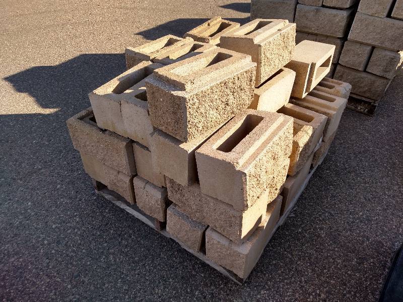 (43) Ashlar Corner Block, Oak, 7-5...