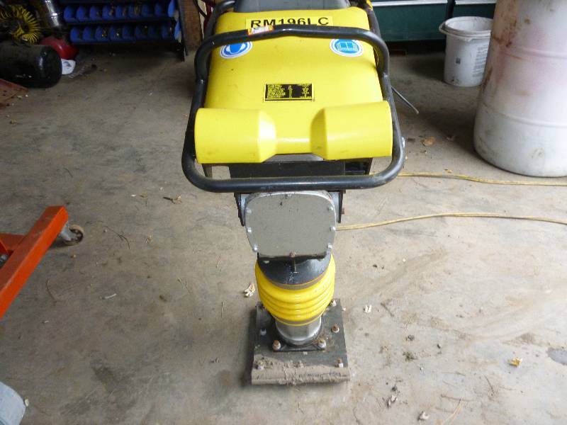 lot 18 image: Loncin Model RM196LC Jumping Jack Plate Packer