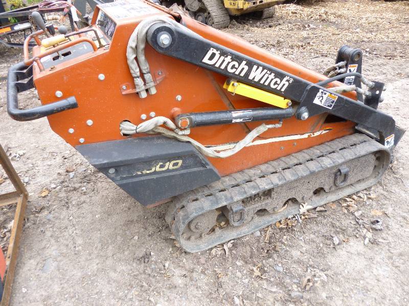 lot 4 image: 2003 Ditch Witch Model SK-500 Walk Behind Tracked Mini Bobcat Skid Loader Skid Steer