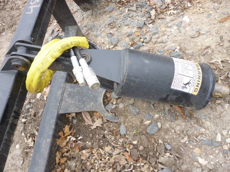 lot 10 image: Universal Mount Bobcat Skid Loader Skid Steer Hydraulic Auger Attachment With Hoses & Couplers